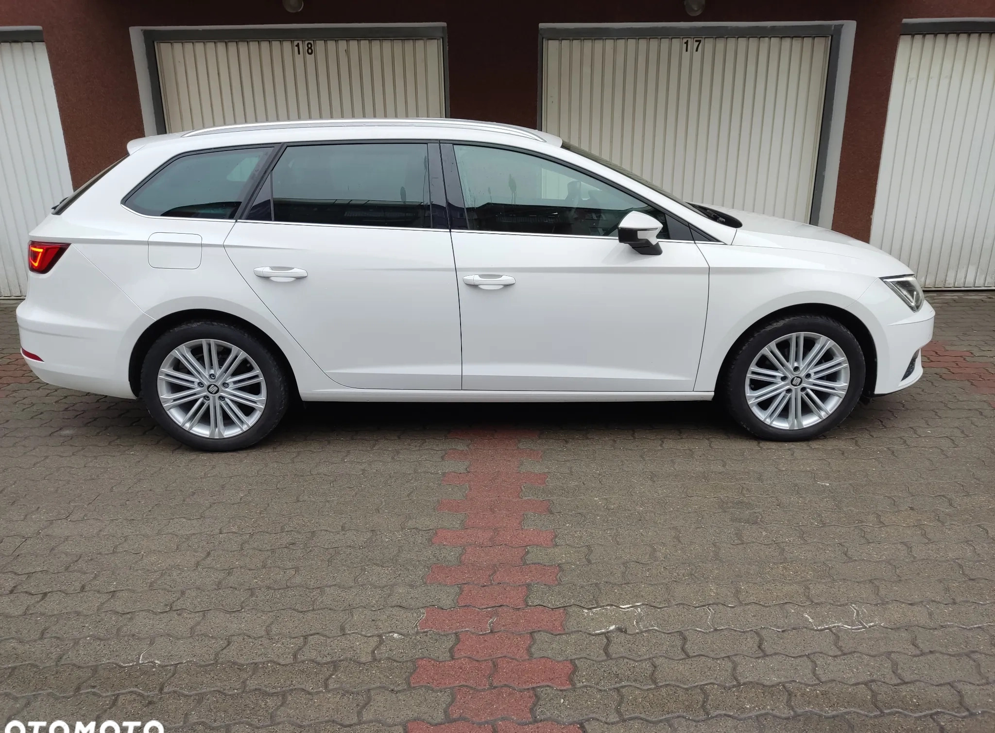 Seat Leon cena 69900 przebieg: 72000, rok produkcji 2018 z Warszawa małe 154